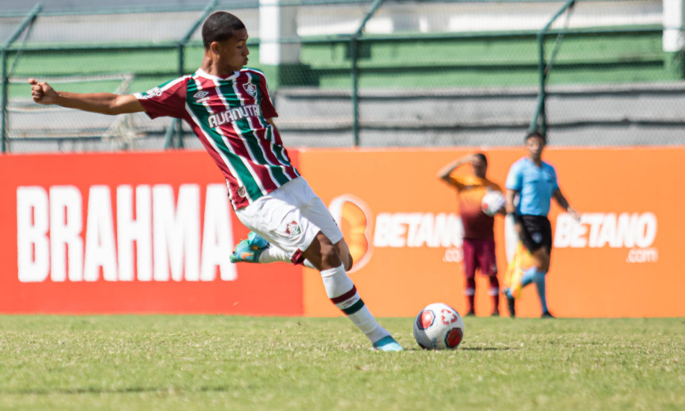 Lateral Recém Promovido Do Sub 17 Vai Estrear No Profissional Do Fluminense Em Jogo Da 