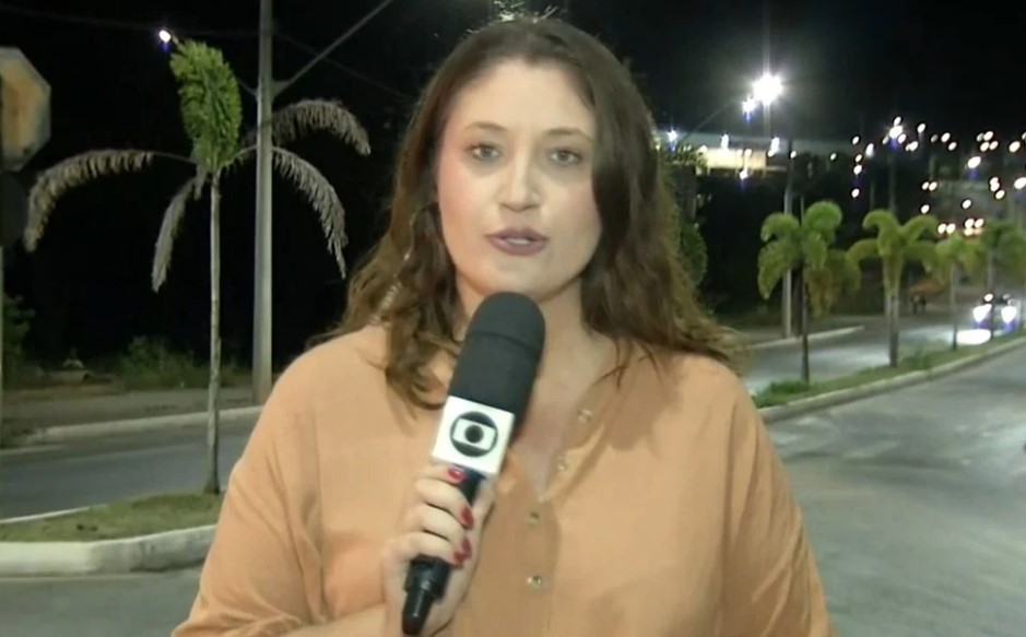 Jovem mostra bumbum ao vivo na Globo e constrange repórter