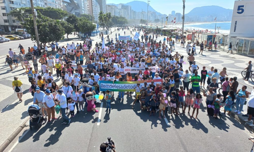 Orla De Copacabana Recebe Caminhada Da Ado O Super R Dio Tupi