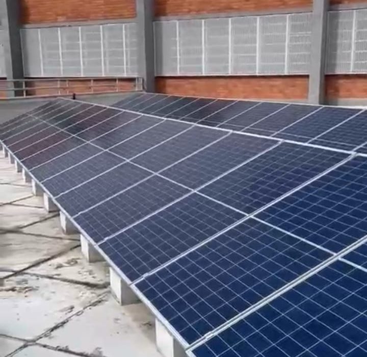 Painés de energia solar na sede da Prefeitura do Rio