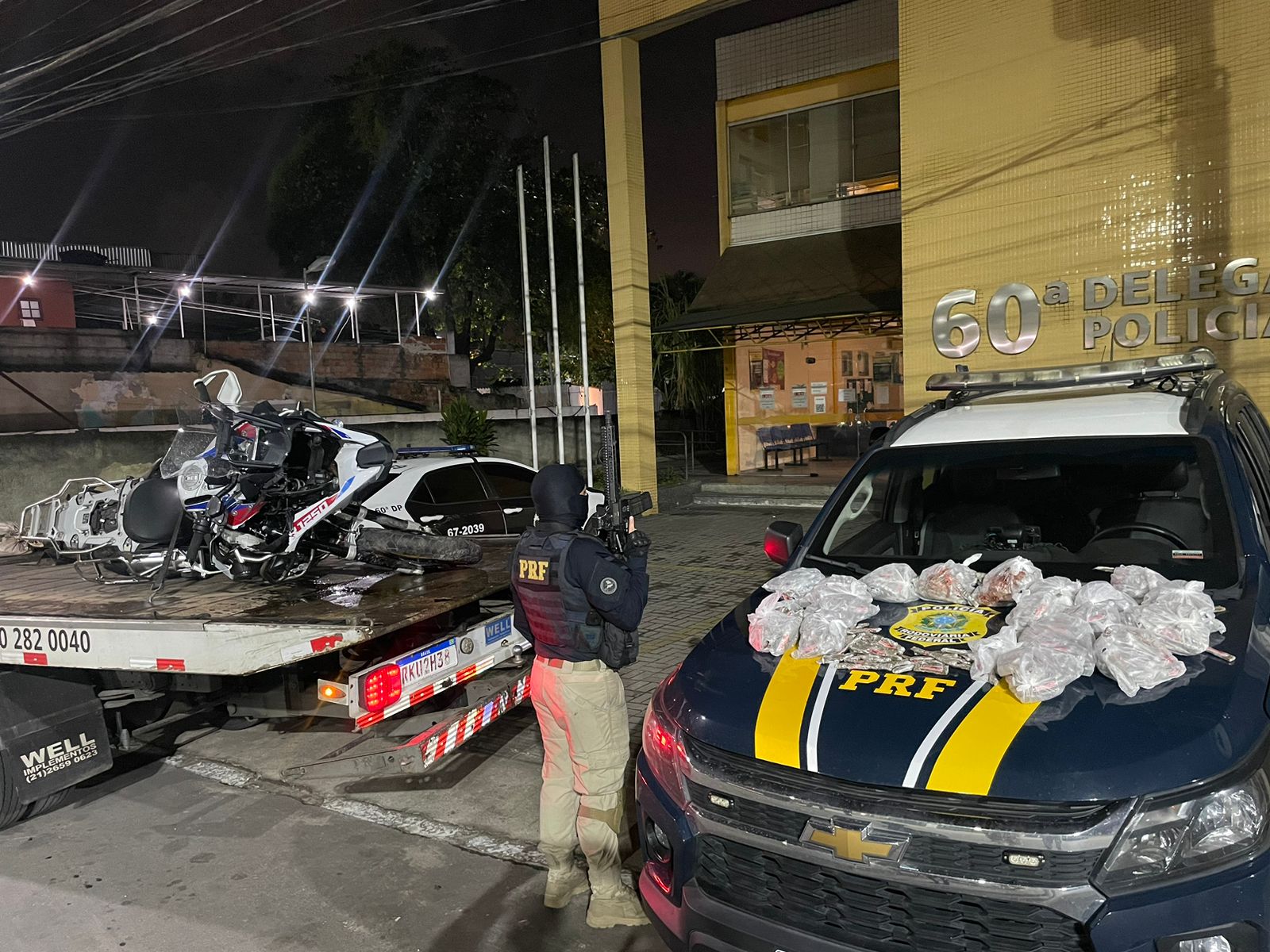 PRF recupera moto roubada e apreende 1kg de maconha em Caxias (Foto: Divulgação)