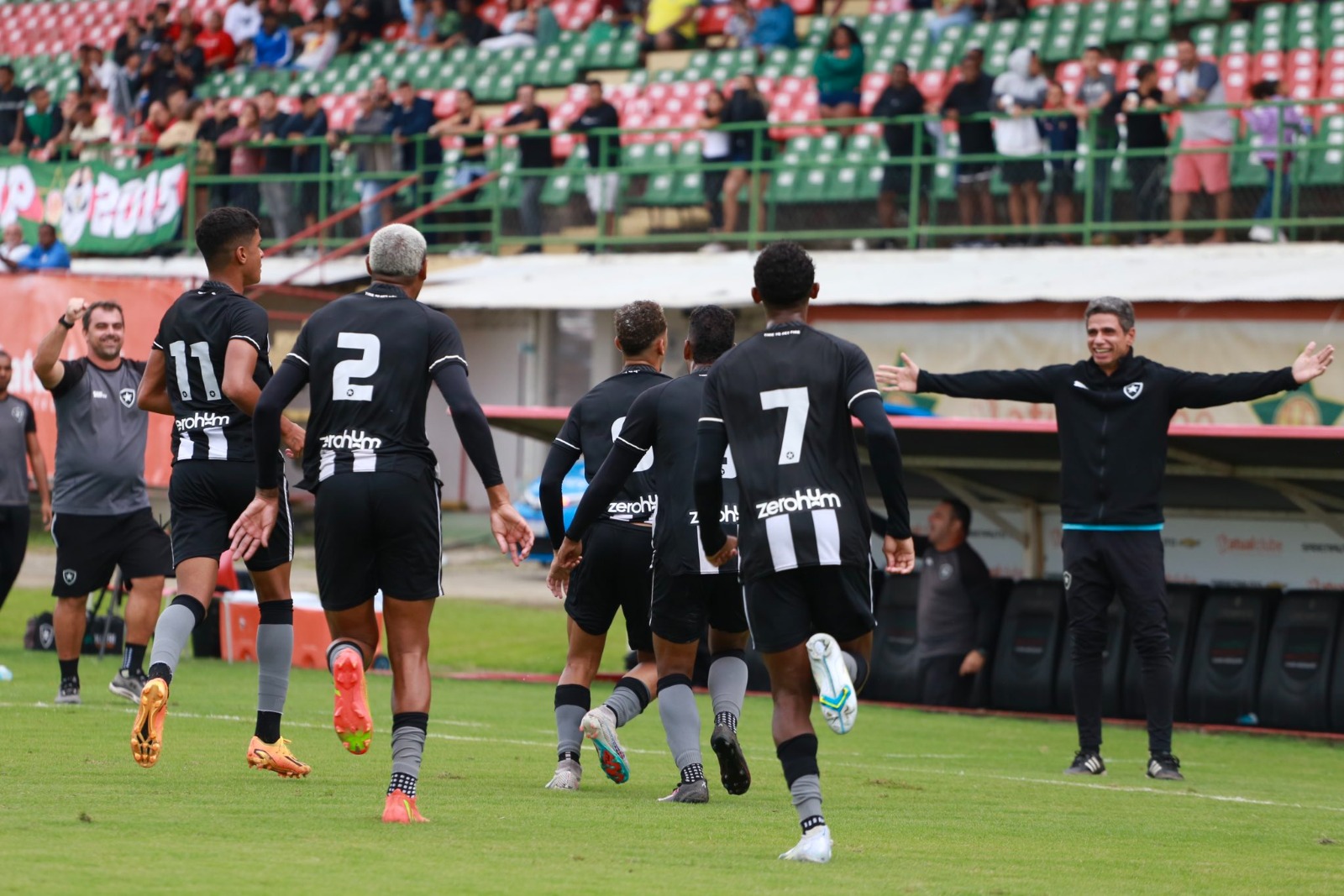 Sub-15 e Sub-17: Em clássico contra o Botafogo, Moleques de Xerém