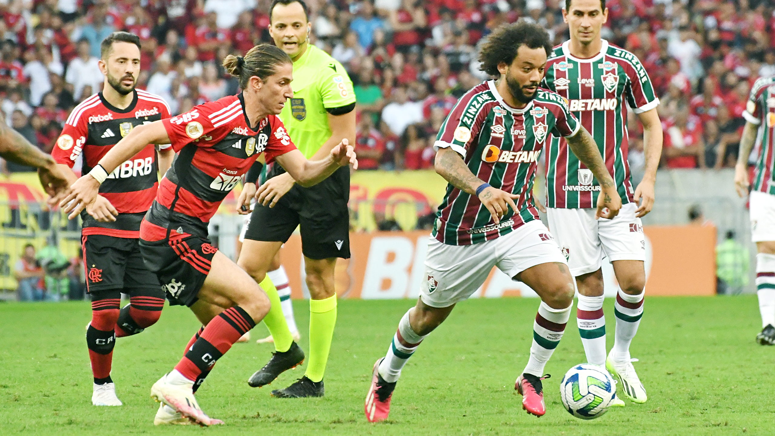 VAR anula dois, e Fluminense e Flamengo empatam pelo Brasileirão