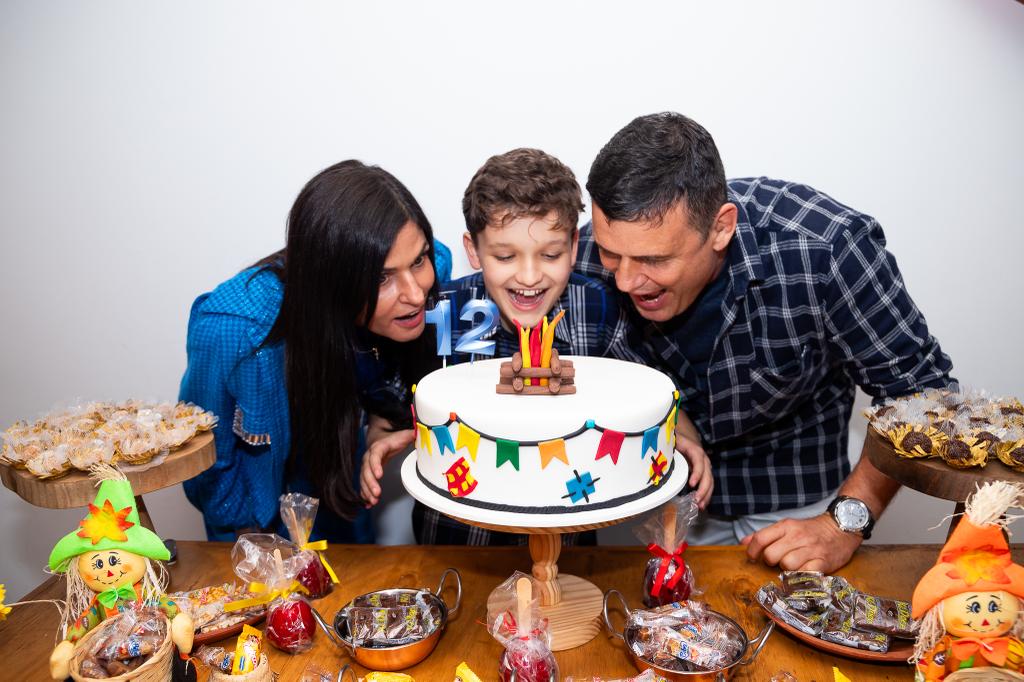 Ator Miguel Galhardo, de 'Terra e Paixão' comemora aniversário de 12 anos (Foto: Divulgação)