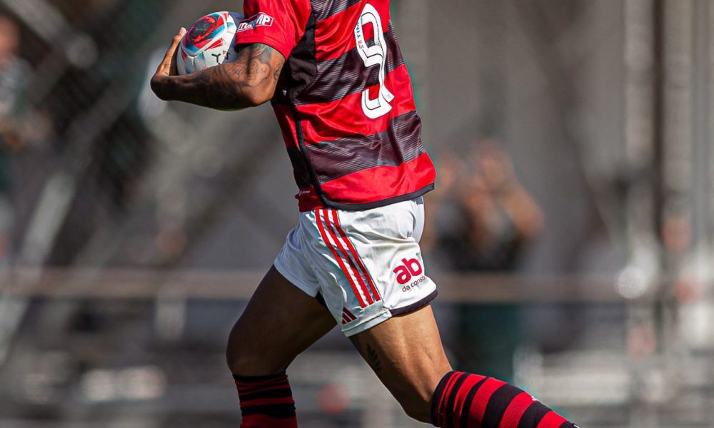 Fluminense vence Flamengo e sai na frente na decisão do Cariocão sub-17 -  Super Rádio Tupi