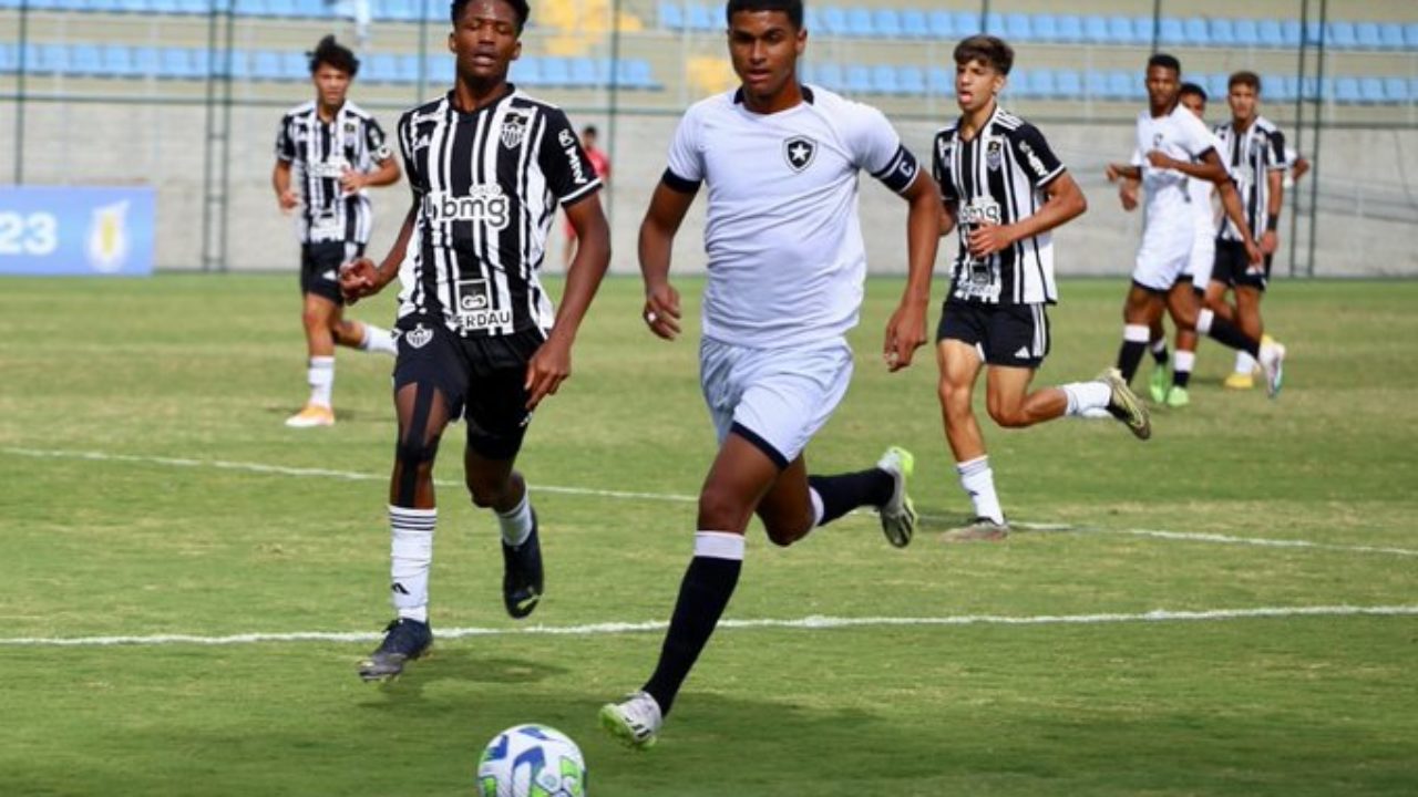 Wesley, do time sub-20 do Botafogo, será relacionado contra o