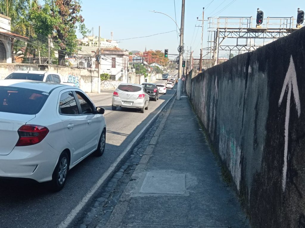 Muro na Zona Norte do Rio vira ponto de assalto