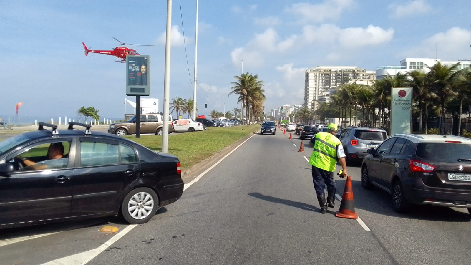 Atropelamento por moto interdita Avenida Lúcio Costa