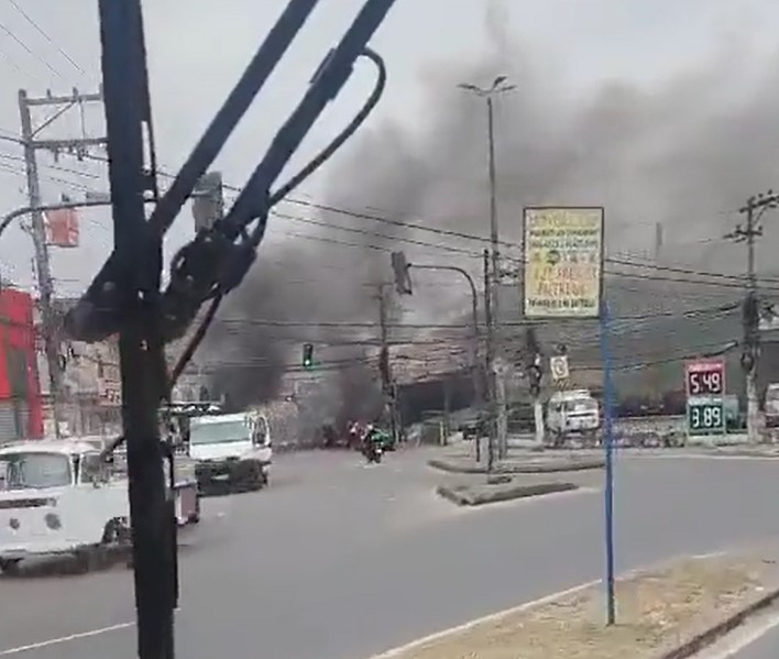 Estrada do Taquaral é fechada após guerra entre criminosos e policiais