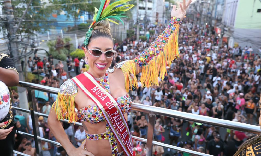 Rainha De Bateria Da Porto Da Pedra Recebe Homenagem Na Parada Gay De