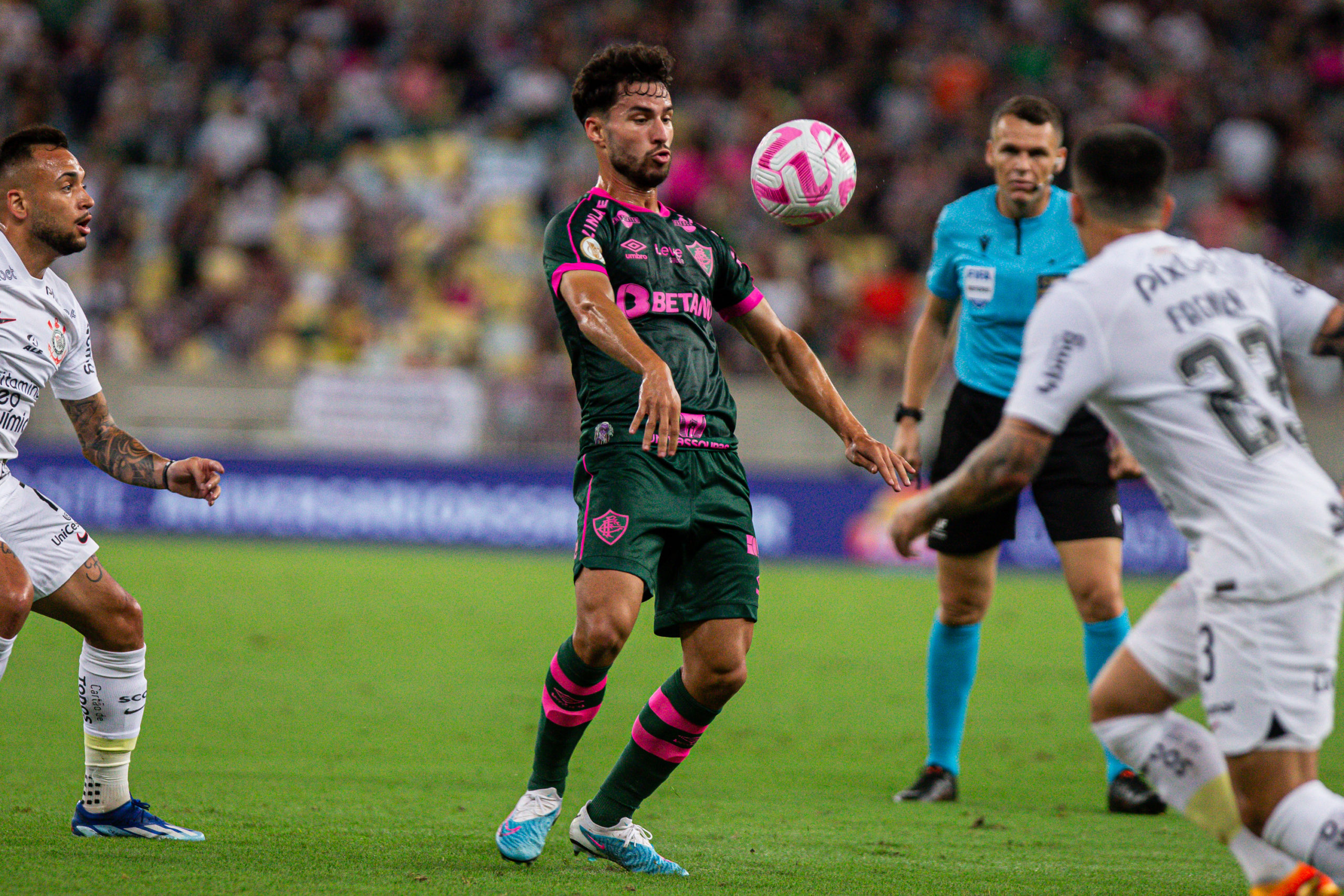 Corinthians busca empate com o Fluminense no Maracanã - Esportes