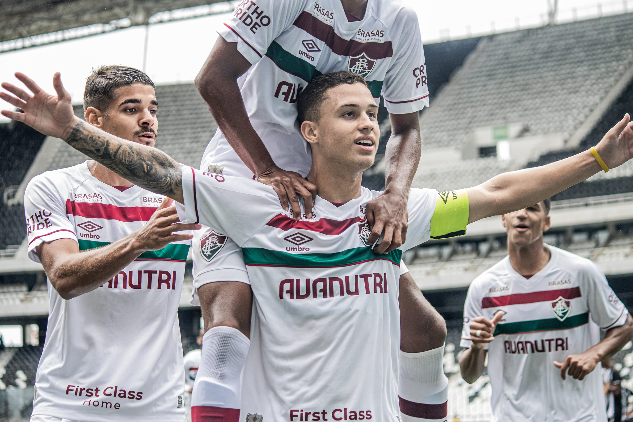 Fluminense vence Flamengo e sai na frente na decisão do Cariocão sub-17 -  Super Rádio Tupi