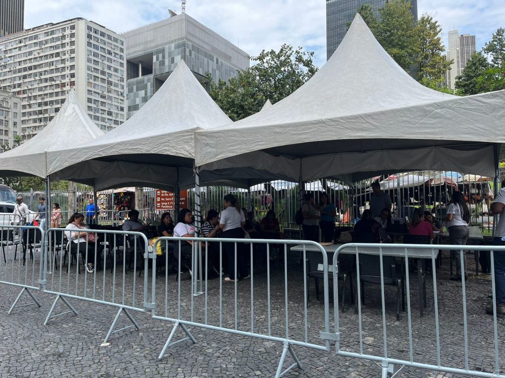 Mamógrafo Móvel oferece exames gratuitos no Largo da Carioca