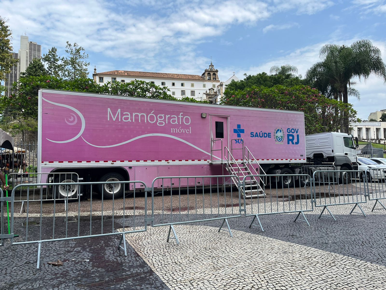 Mamógrafo Móvel oferece exames gratuitos no Largo da Carioca