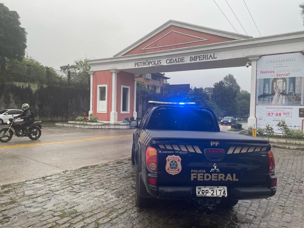 Operação da Polícia Federal em Petrópolis