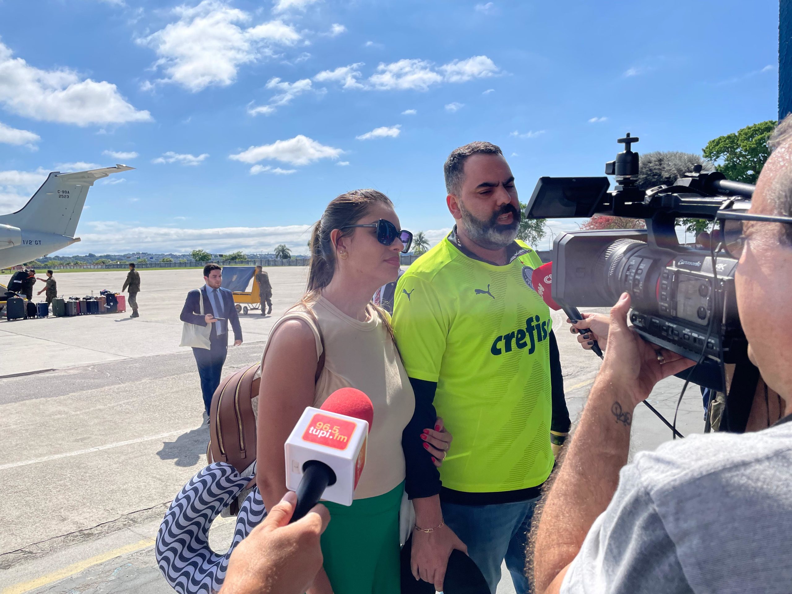 Brasileiros resgatados em Israel chegam ao Rio