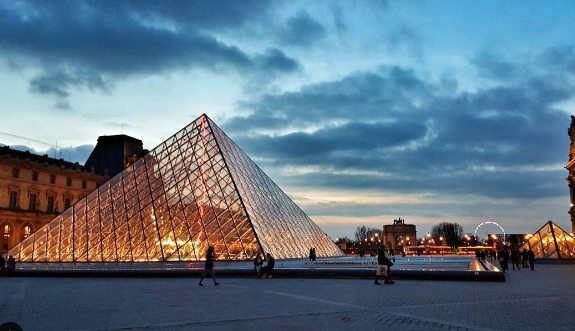 Museu do Louvre é fechado após ameaça de bomba em Paris (Foto: Reprodução/ Instagram/ @tarsilaporai)