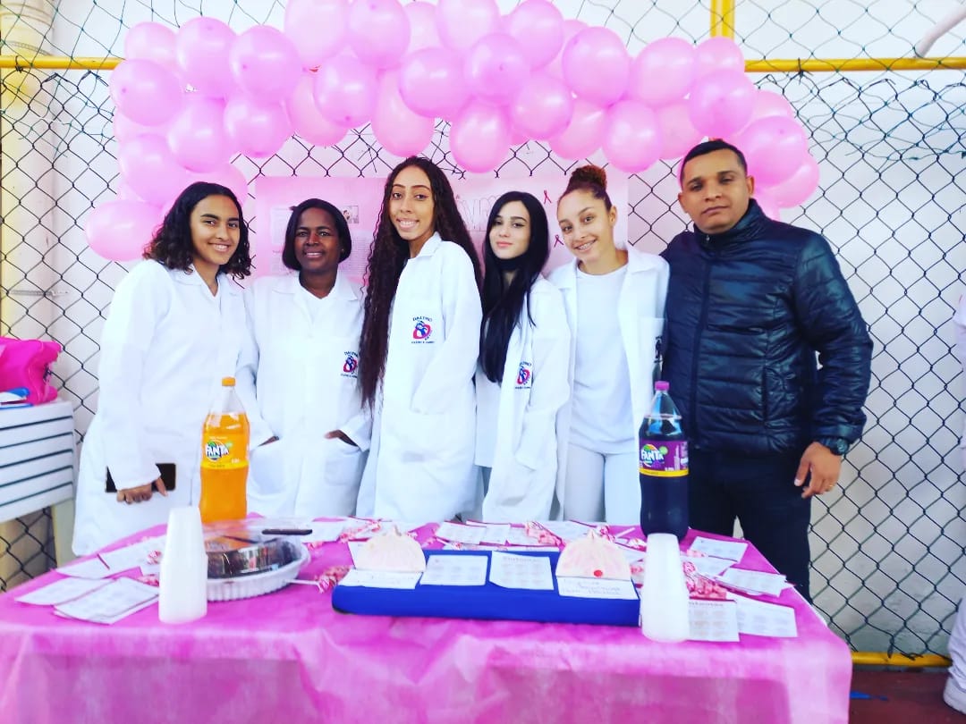 Rede Daltro Educacional leva alunos para postos de saúde em prol do Outubro Rosa (Foto: Divulgação)