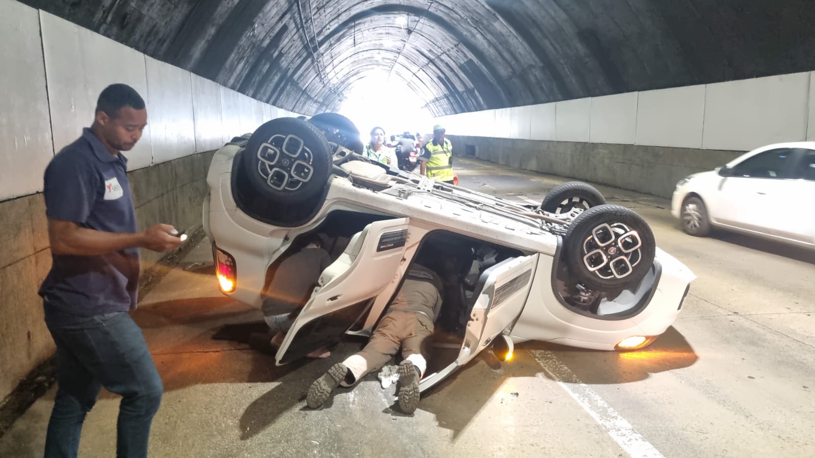 Acidente de carro no Túnel Rebouças causa caos no trânsito (Foto: Divulgação)