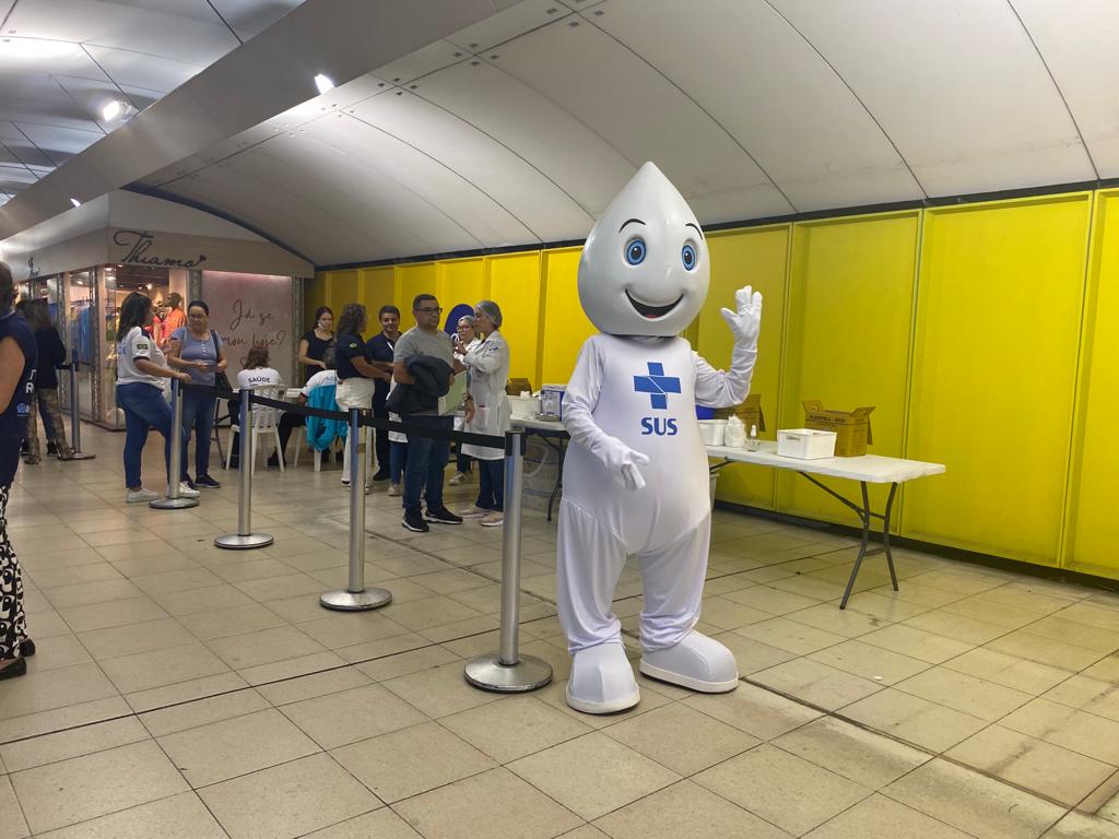 Campanha de vacinação em estação do metrô no Rio