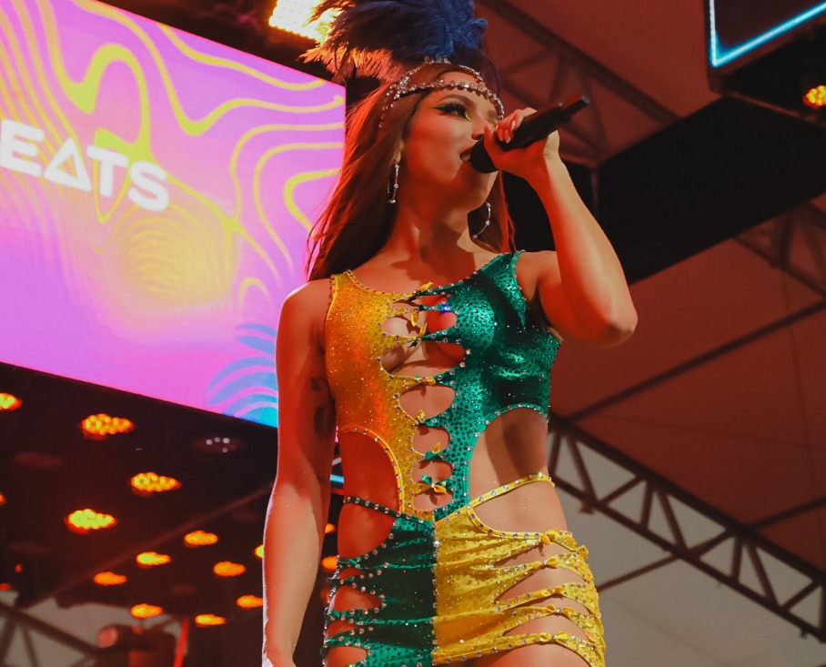 Anitta divulga as datas e vendas dos ensaios de carnaval de 2024 (Foto: Julia Bandeira/ Divulgação)