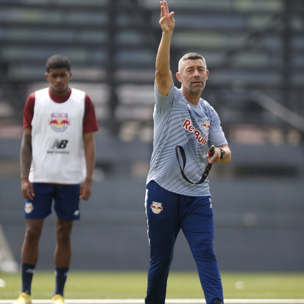 Bragantino Pedro Caixinha