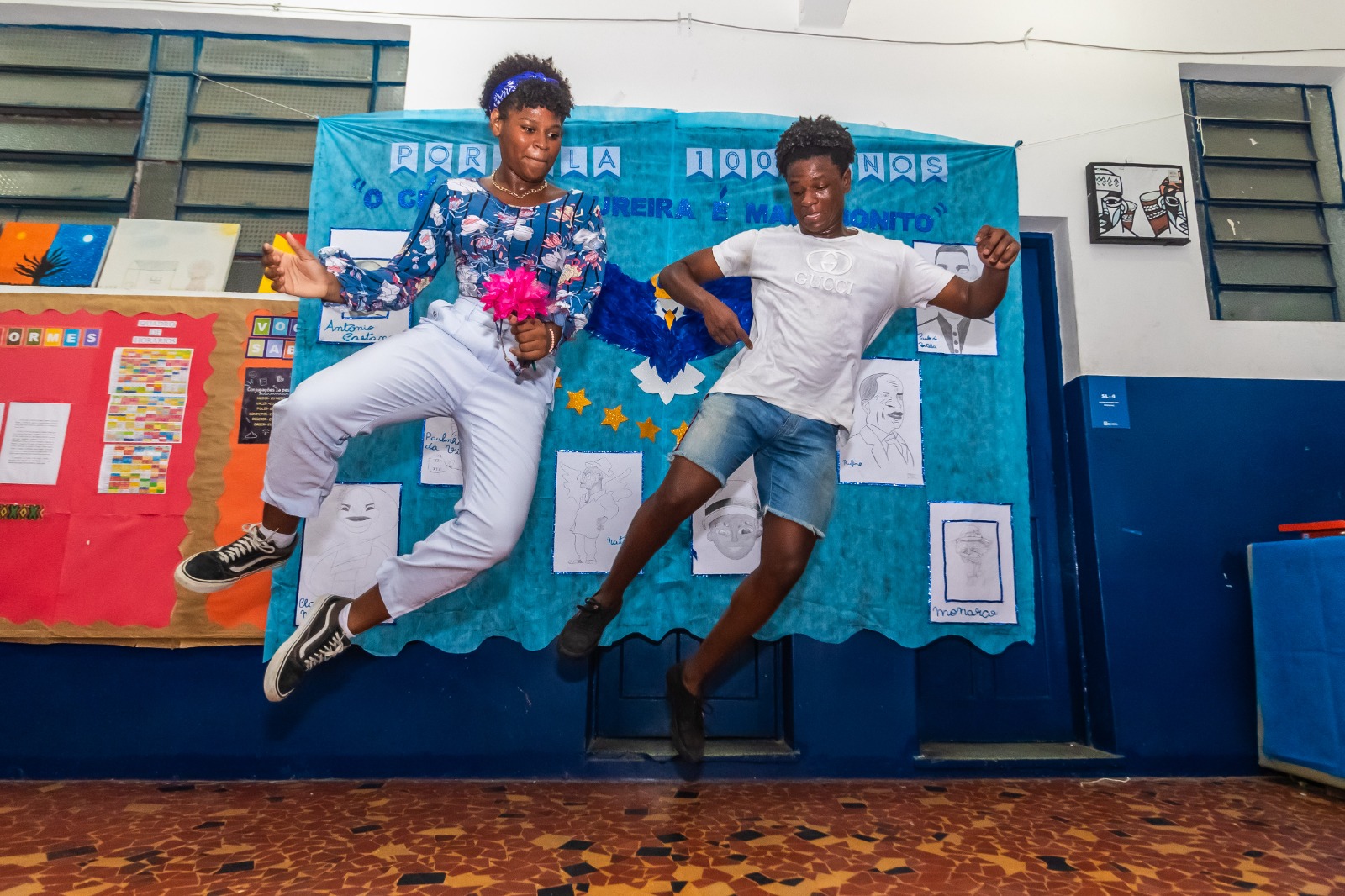 Alunos de escola estadual de Madureira homenageiam os 100 anos da Portela (Foto: Ellan Lustosa - Seeduc-RJ)