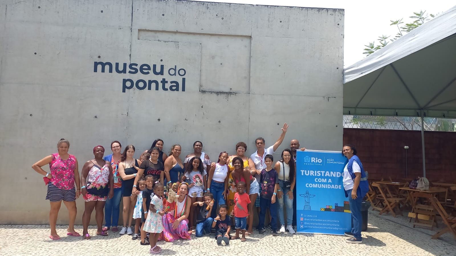 Prefeitura leva moradores da Vila Moreti, em Bangu (Foto: Divulgação)