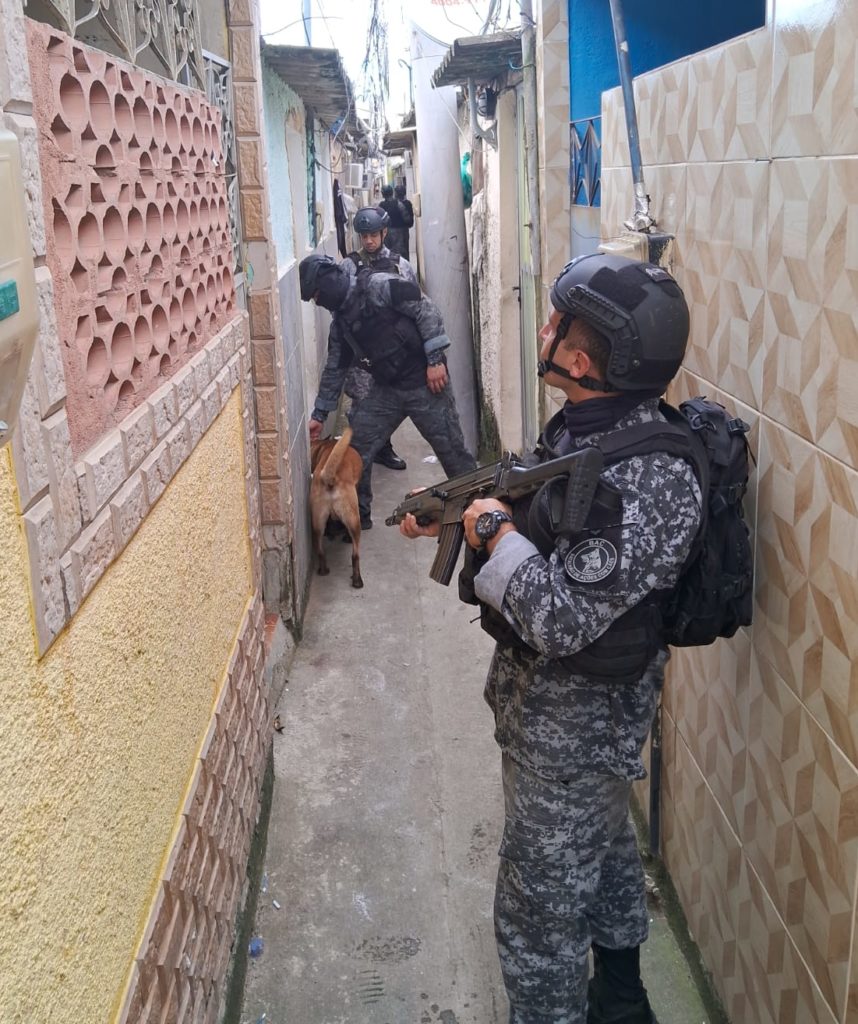 Agentes do BOPE atuam na Vila Aliança