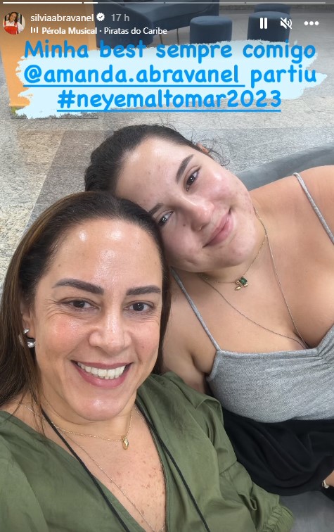 Silvia Abravanel ao lado da filha no cruzeiro de Neymar