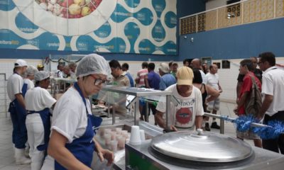 Restaurante Popular Getúlio Vargas, em Bangu: almoço especial de Natal a R$ 2