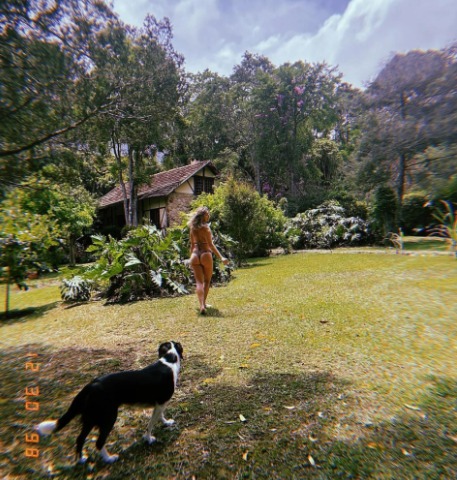 [FOTO] Letícia Spiller surge de biquíni de oncinha e deixa os fãs babando (Foto: Divulgação)