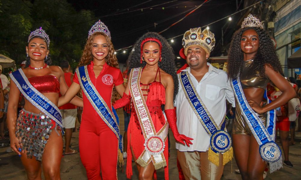 De Casa Nova Anny Alves Recebe Faixa De Musa Durante Ensaio Da Unidos