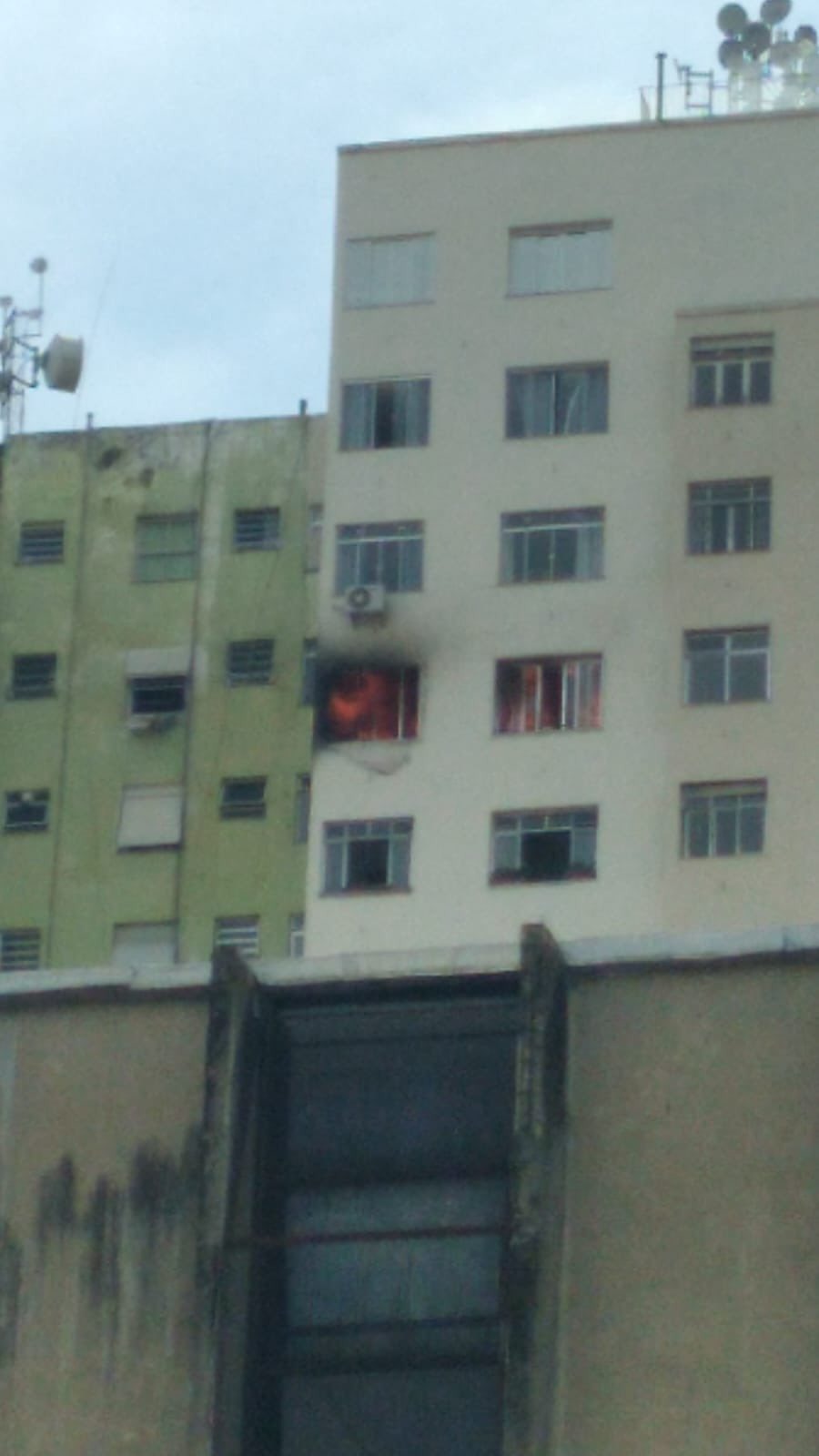 Incêndio atinge prédio do 'Balança mas não cai', no Centro do Rio (Foto: Divulgação)