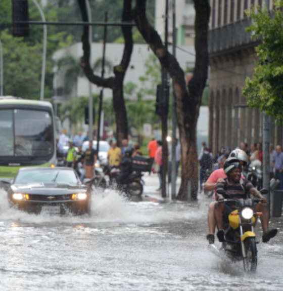 Temporal deixa ruas alagadas em diversas regiões do Estado do Rio