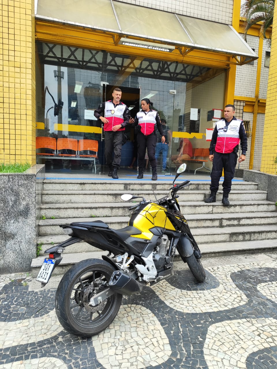 Dupla é presa com moto clonada após perseguição na Avenida Presidente Vargas (Foto: Divulgação)