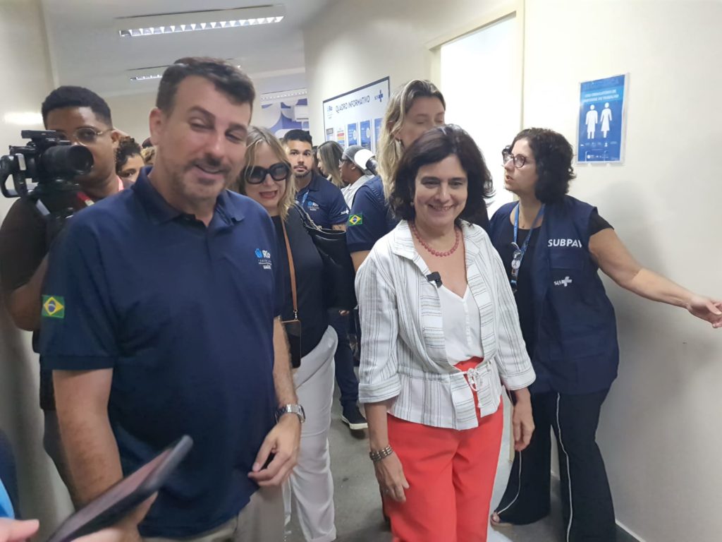 Secretário municipal de Saúde, Daniel Soranz, ao lado da ministra da Saúde, Nísia Trindade