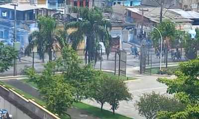 Torcedores de Vasco e Flamengo entram em confronto na Praça do Barreto, em Niterói (Foto: Reprodução)
