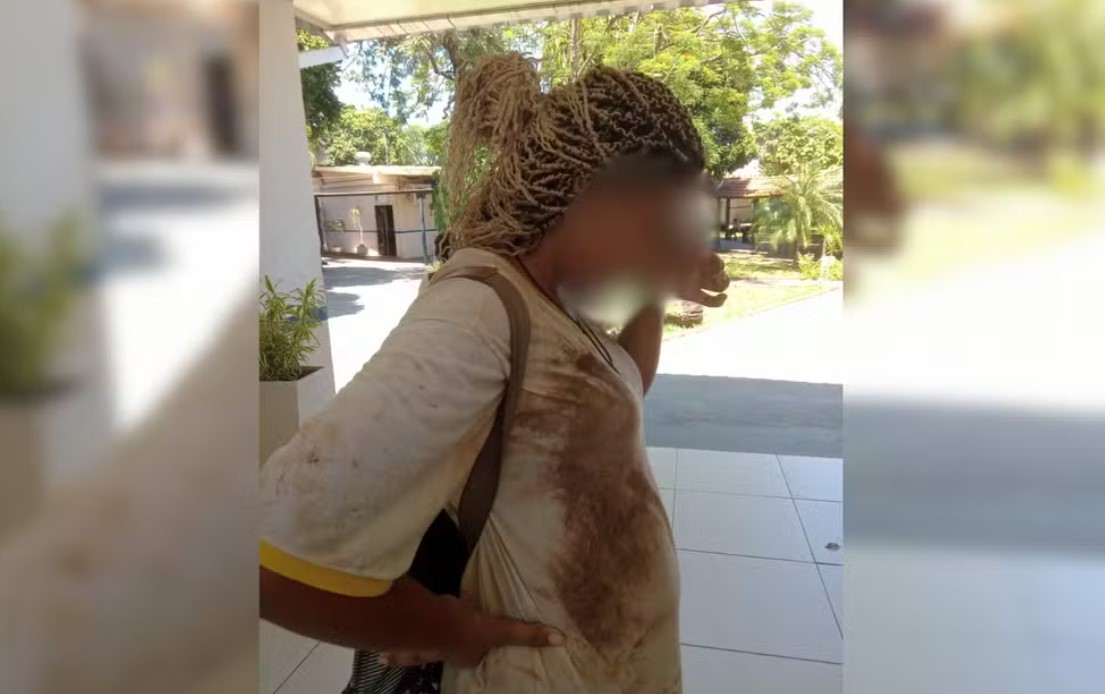 Jovem é pisoteada e xingada de 'macaca' em escola municipal