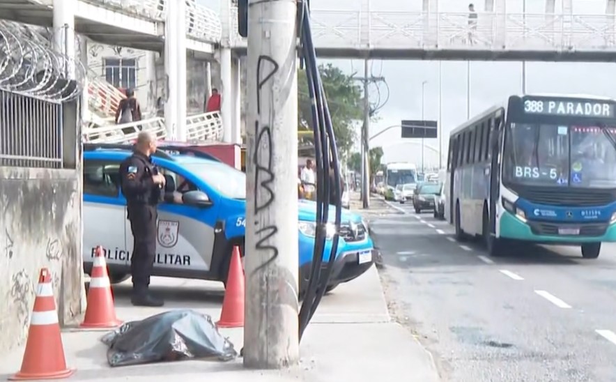 Tentativa de assalto deixa passageiro morto na Avenida Brasil