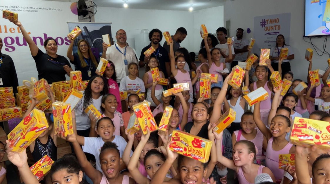 Crianças e adolescentes recebem chocolates do Metrô Rio nesta Páscoa