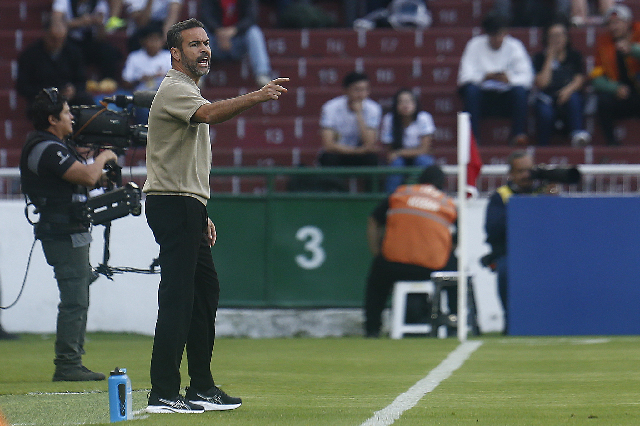 Artur Jorge durante estreia pelo Botafogo