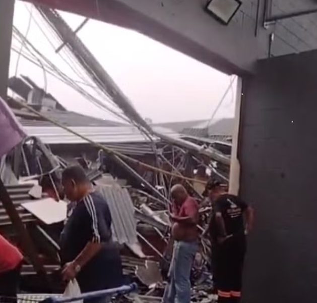 Vídeo mostra supermercado momentos após teto desabar em SP