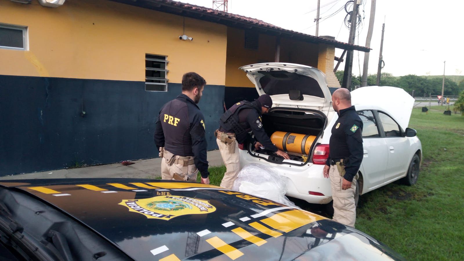 Motorista é preso com 20 kg de cocaína na BR-101