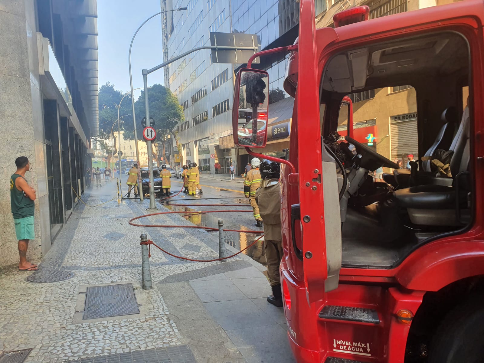 Incêndio na Rua da Assembleia, no Centro do Rio.