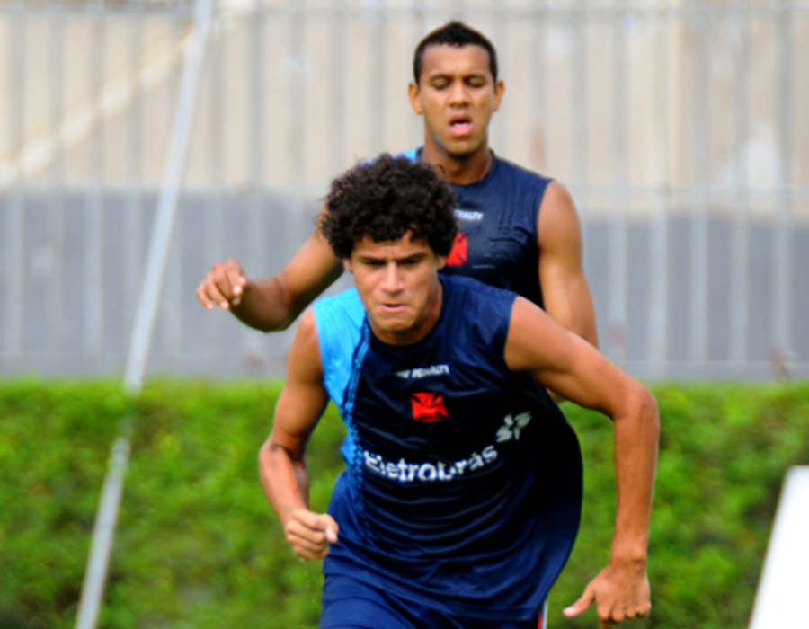 Souza e Philippe Coutinho (Foto: Marcelo Sadio/Vasco)