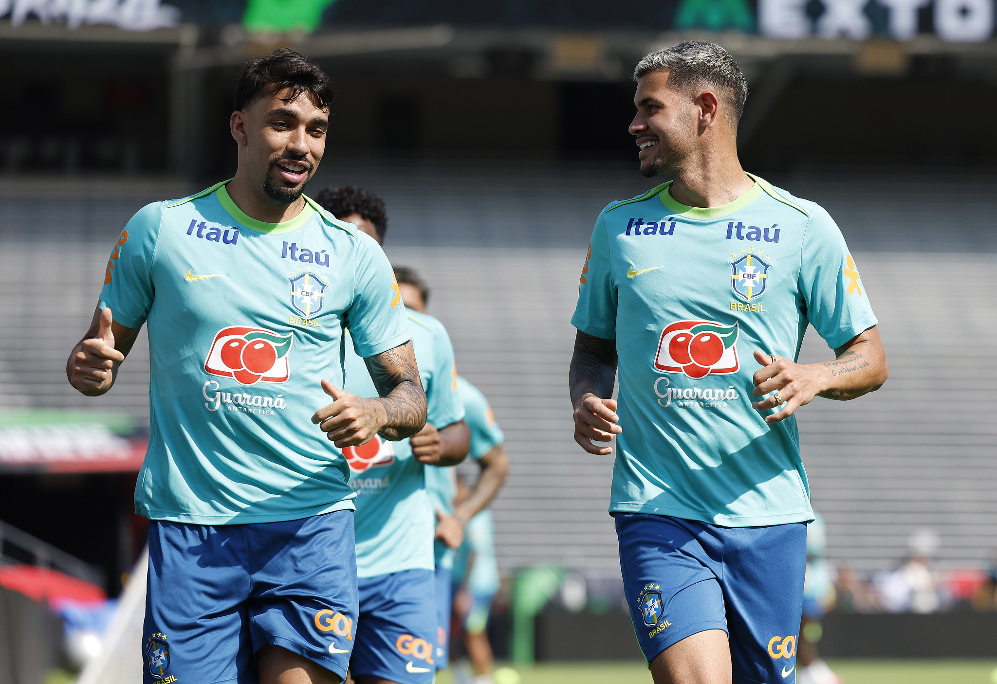 Lucas Paquetá e Bruno Guimarães. Treino da Seleção Brasileira (Foto: Rafael Ribeiro/CBF)