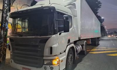 Polícia recupera caminhão roubado na Linha Amarela