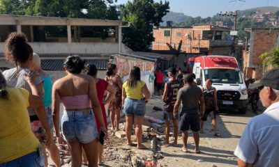 Caminhão perde controle e invade casa na Baixada Fluminense.