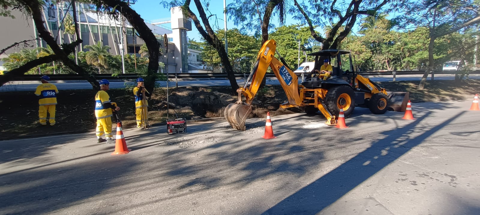 Prefeitura do Rio realiza obra de drenagem na Estrada da Gávea